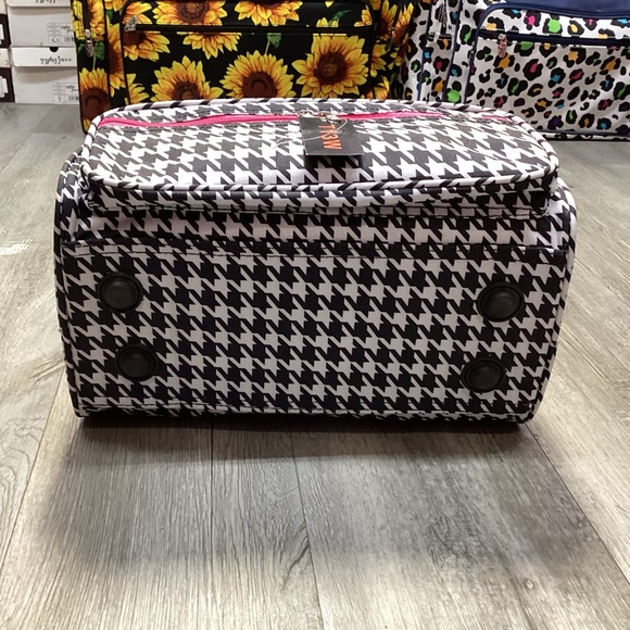 Mini Pink Dufflebag - Picture 3 of 4